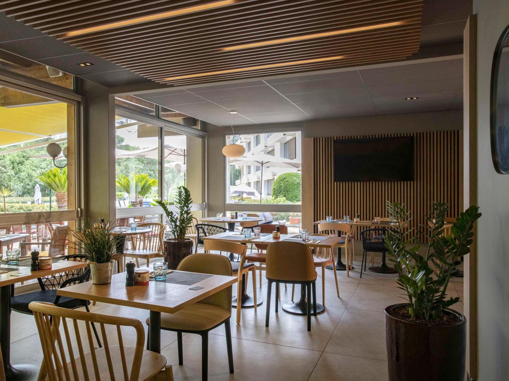 Novotel Antibes Sophia Antipolis Вальбон Экстерьер фото